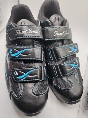 Pearl Izumi womens cycling Black and Blue Athletic Shoes - hook &loop Closure